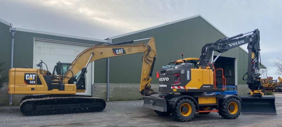 Begeleidende foto Nieuwe Volvo EWR en 150E  en Cat 323